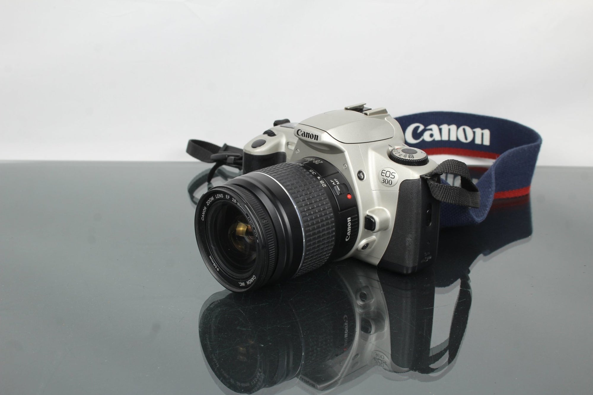 Canon EOS 300 + Canon EF 28 - 80mm 1:3.5 - 5.6 lens - Dutch|Thrift