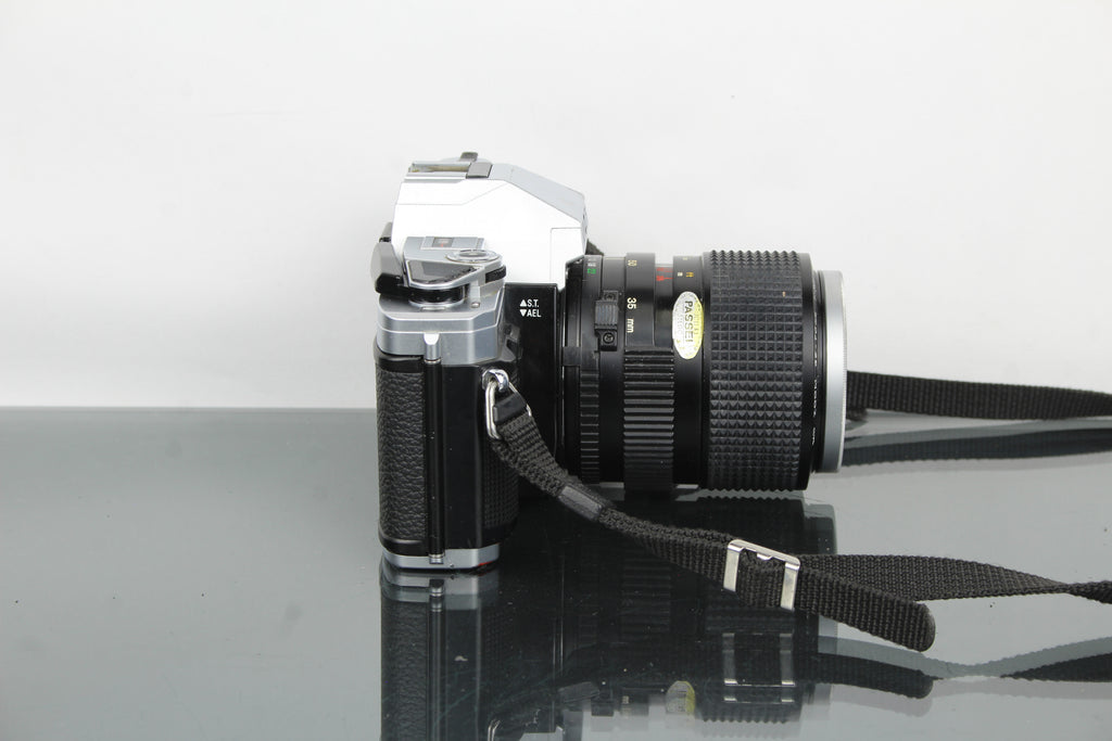 Minolta X-300 + MD Zoom 35-70mm 1:3.5