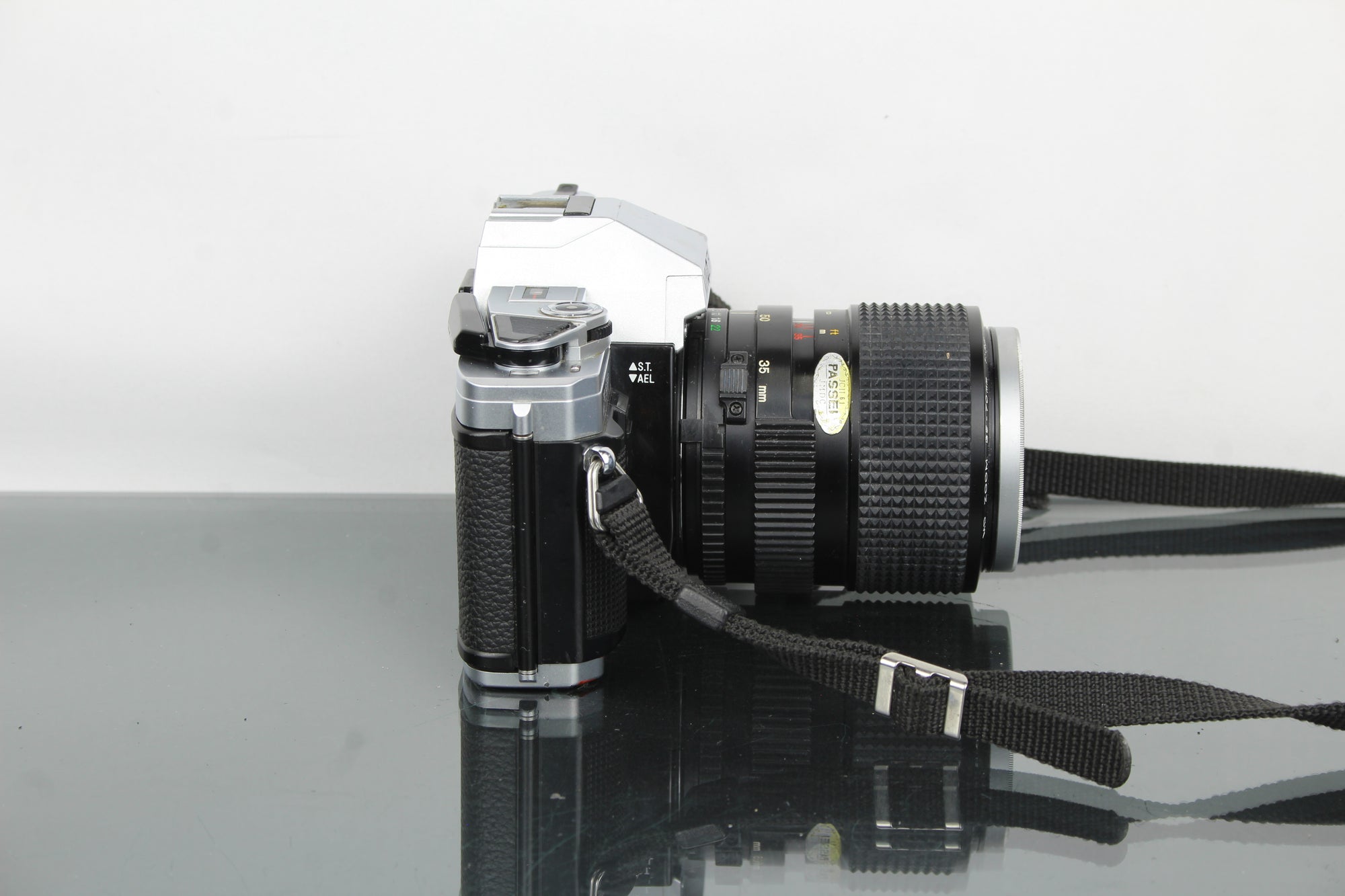 Minolta X-300 + MD Zoom 35-70mm 1:3.5