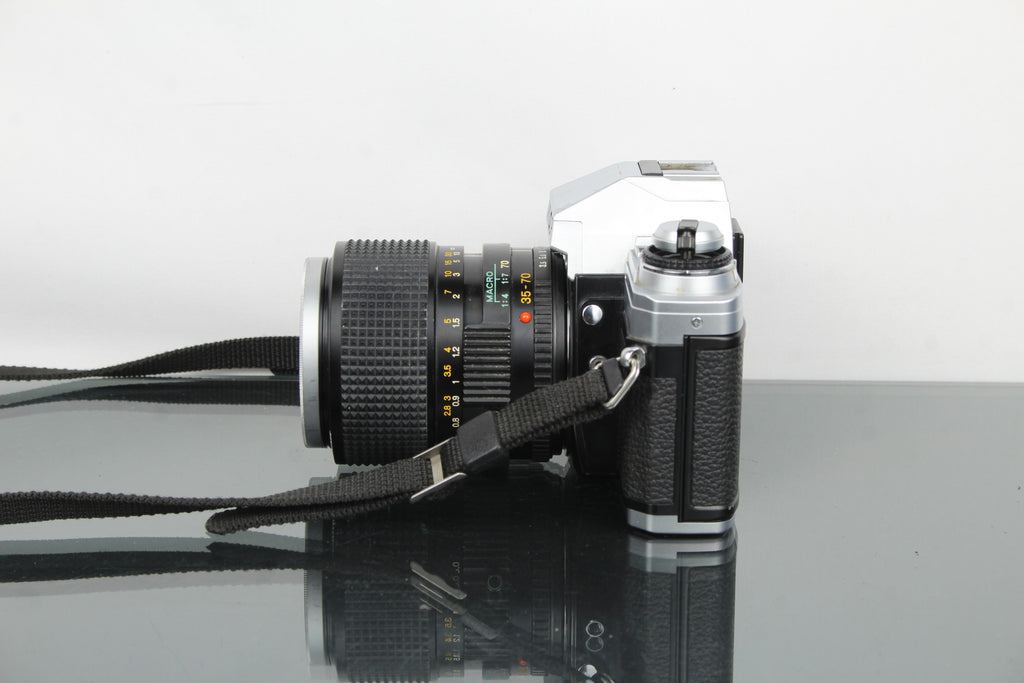 Minolta X-300 + MD Zoom 35-70mm 1:3.5