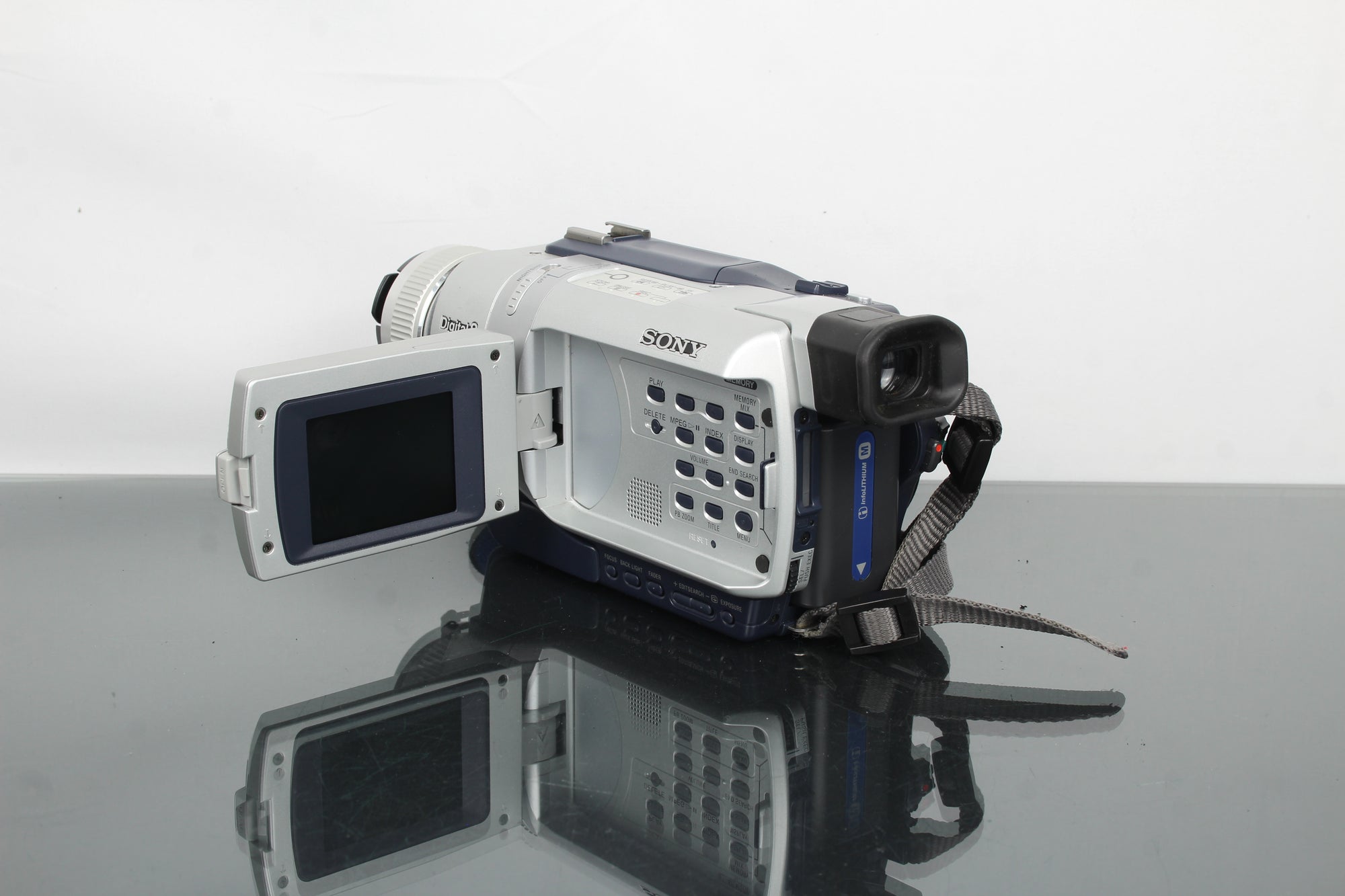 Sony Digital camera DCR-TRV740E PAL Hi8