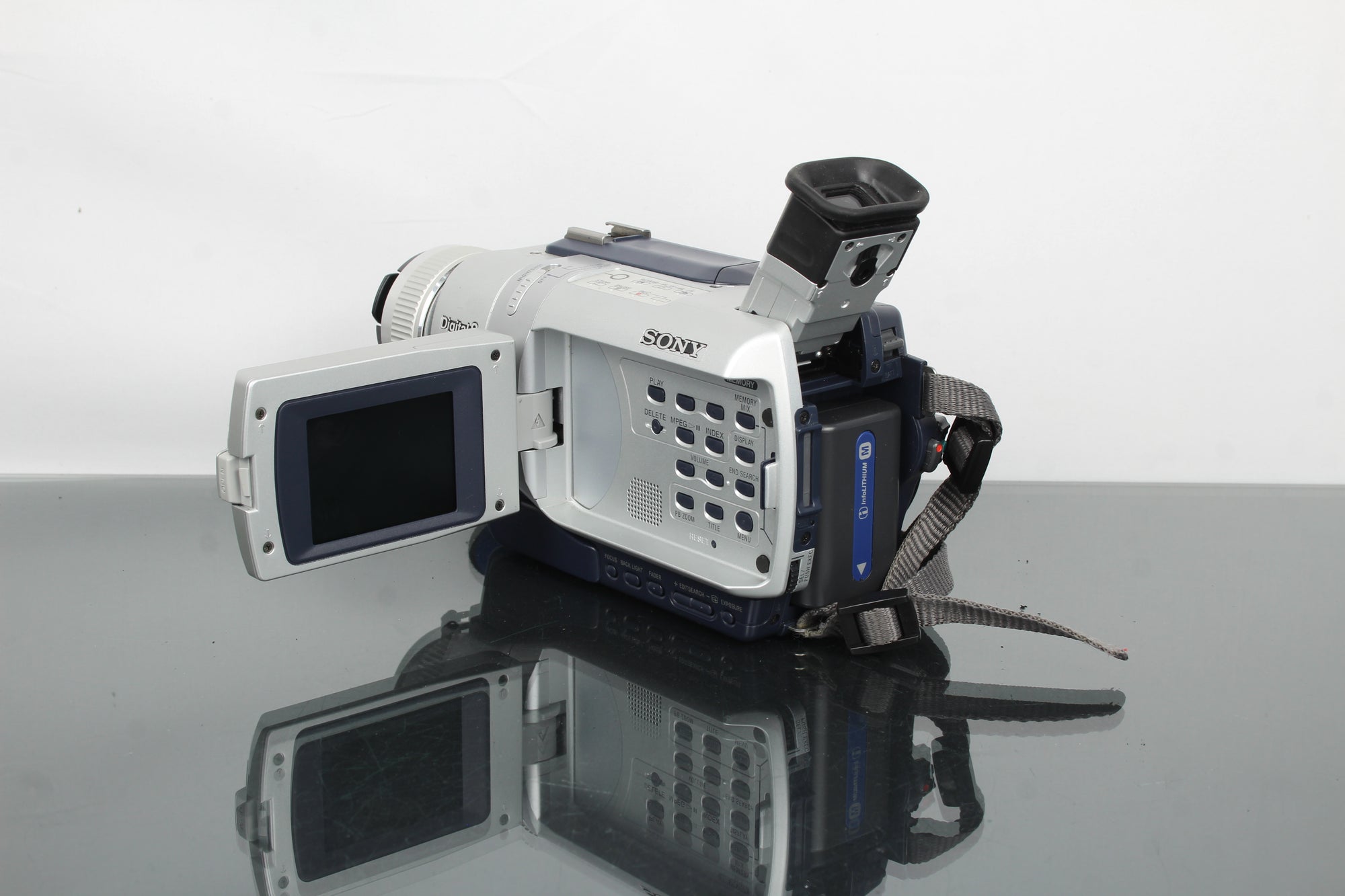 Sony Digital camera DCR-TRV740E PAL Hi8