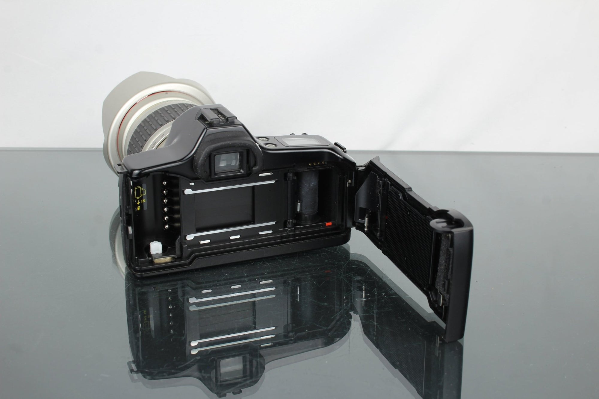 Minolta Dynax 3000I + VoigtLänder 28 - 210mm 1:4,2 - 6,5 lens - Dutch|Thrift