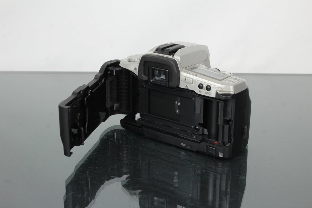 Minolta Dynax 4 - Dutch|Thrift
