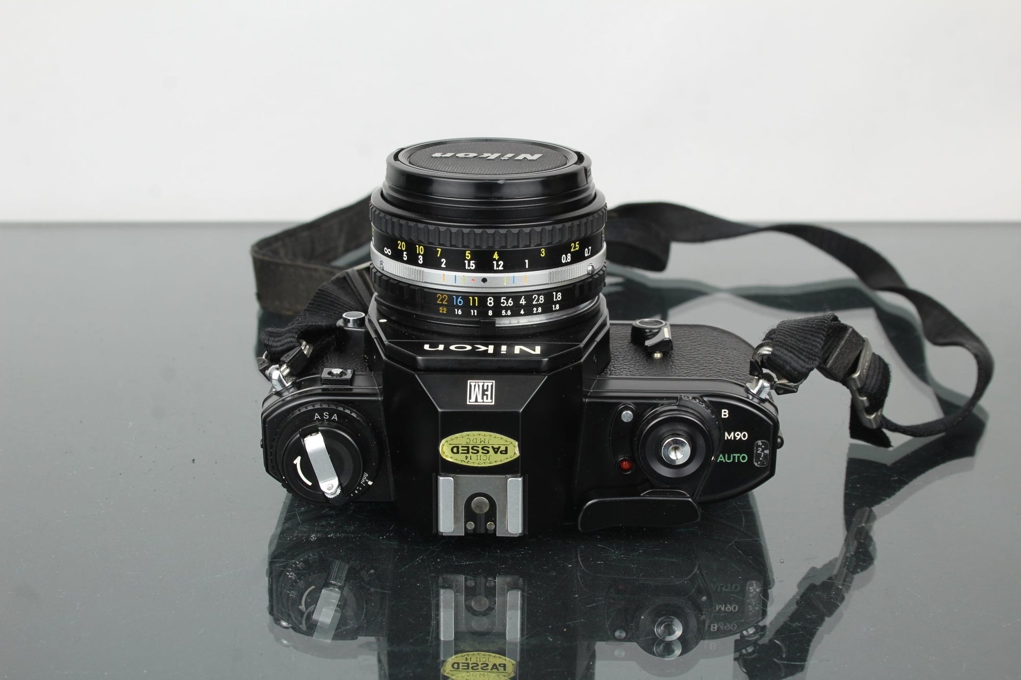 Nikon EM + Nikon 50mm 1:1.8 lens - Dutch|Thrift