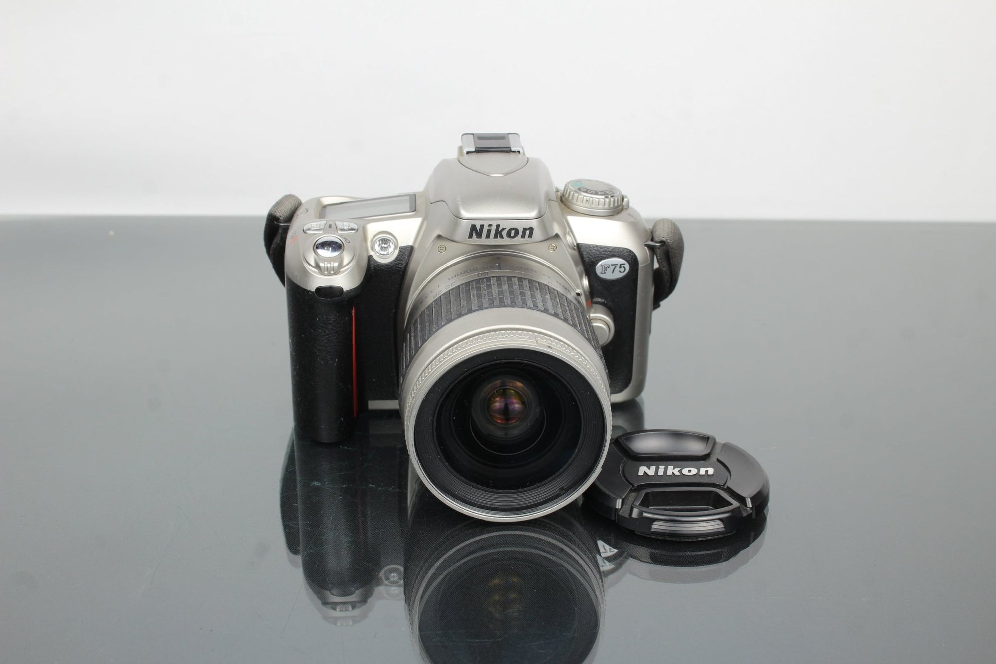 Nikon F75 + AF Nikkor 28 - 80mm 1:3.5 - 5.6 G - Dutch|Thrift