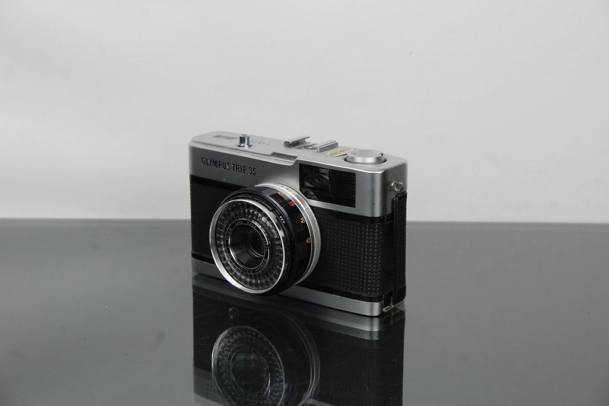 Olympus Trip 35 - Dutch|Thrift