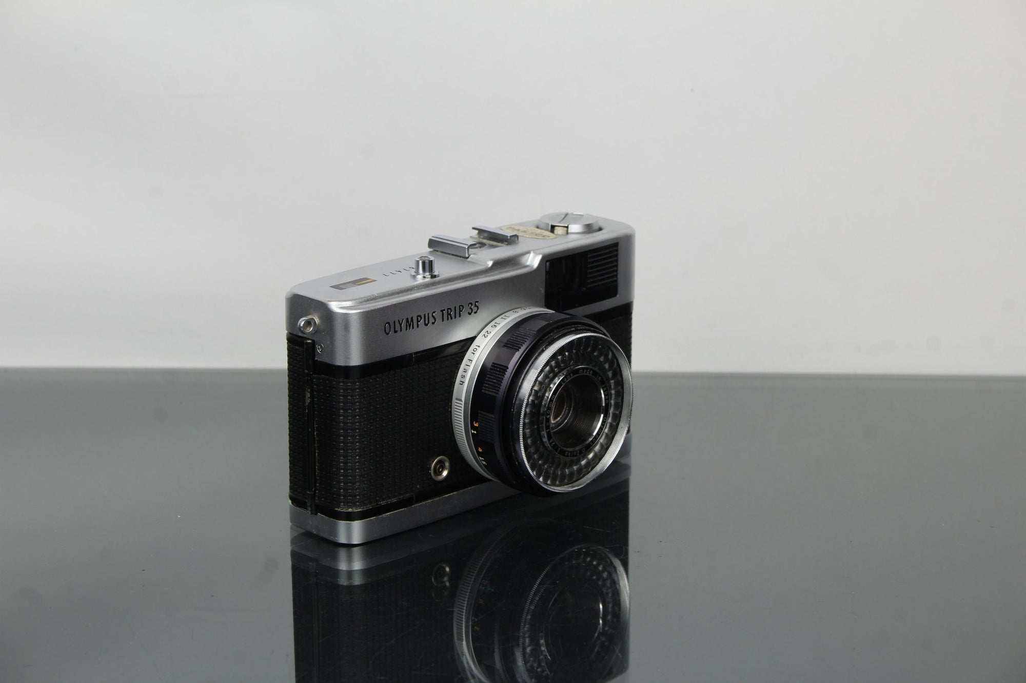 Olympus Trip 35 - Dutch|Thrift