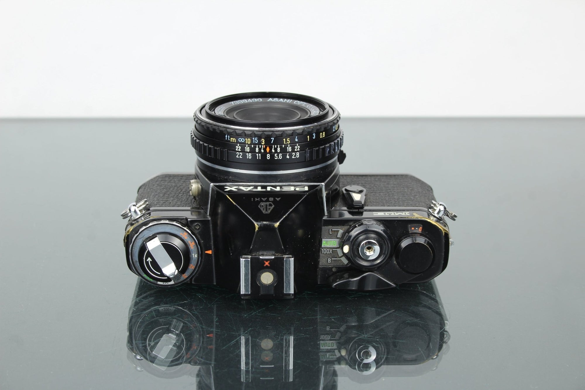 Pentax ME + Pentax smc 1:2.8 40mm lens - Dutch|Thrift