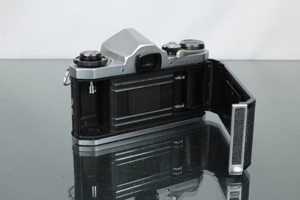 Pentax SV - Dutch|Thrift