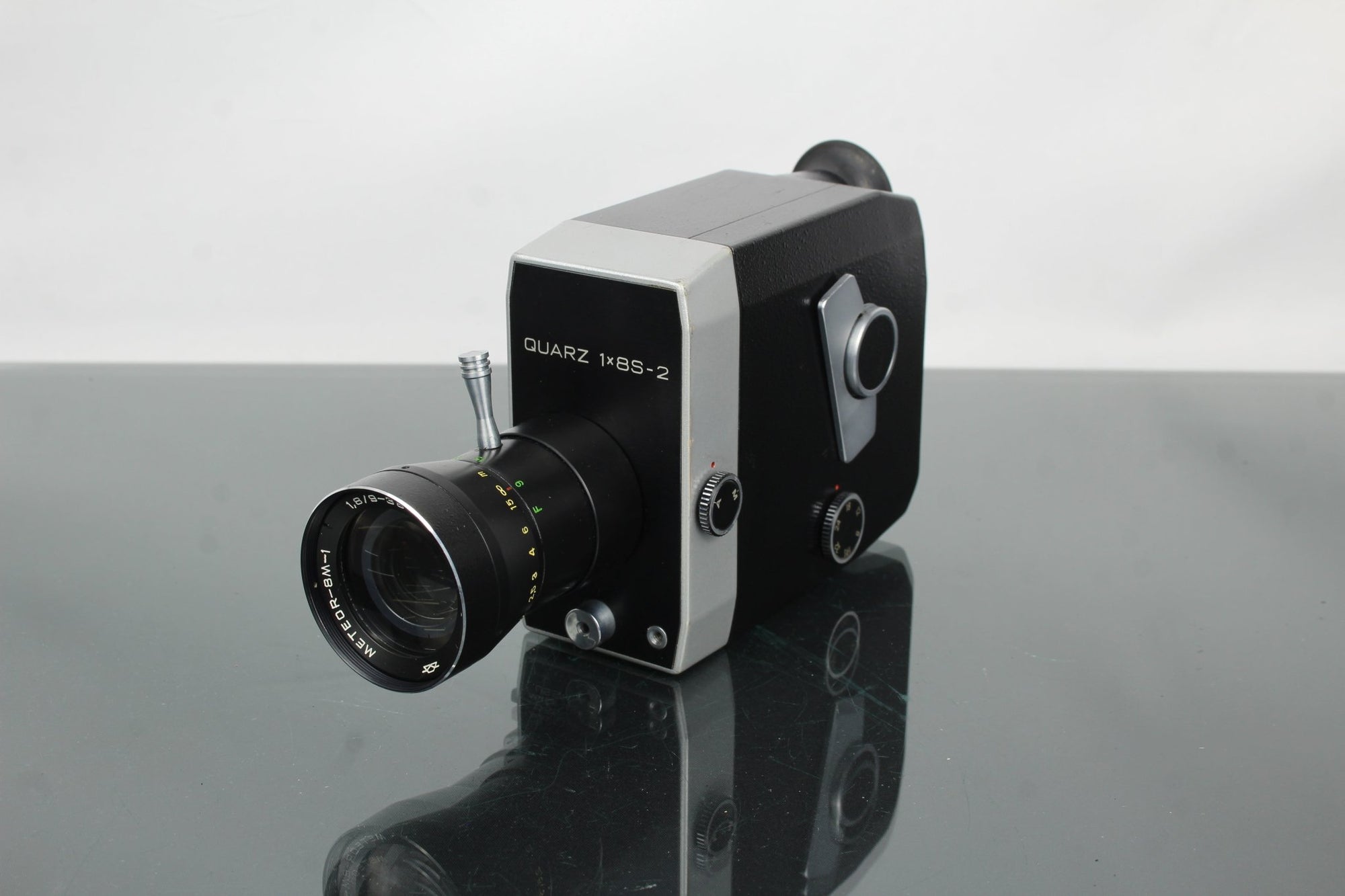 Quarz 1x8S - 2 + Meteor - 8M - 1 1.8/9 - 38 lens - Dutch|Thrift
