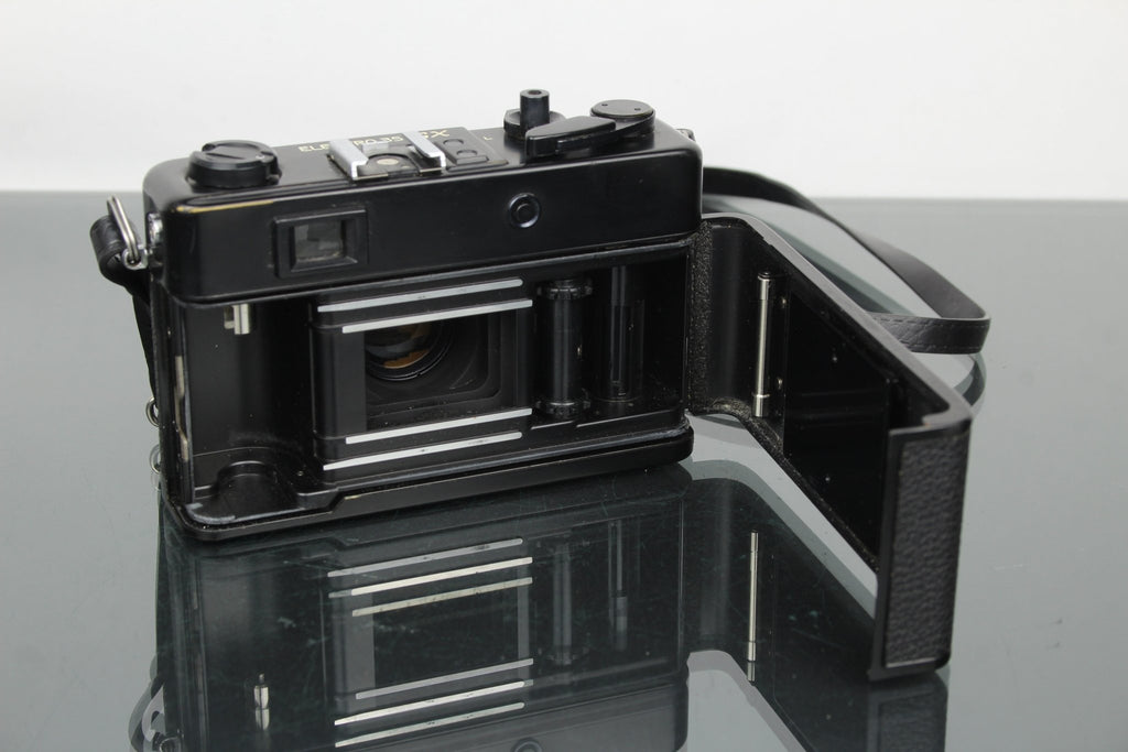 Yashica Electro 35 GX + Color Yashinon DX 40mm 1:1.7 - Dutch|Thrift