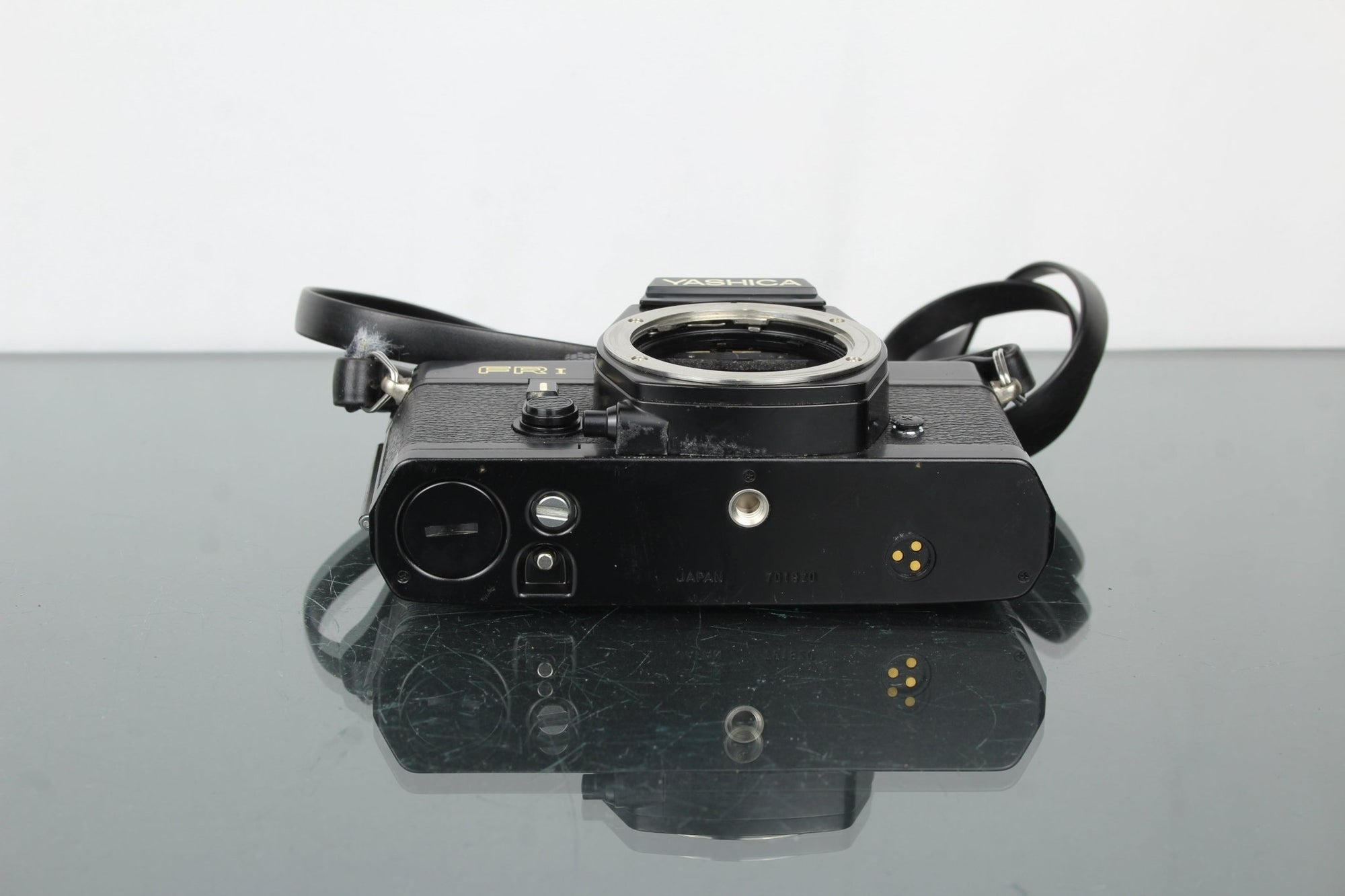 Yashica FR 1 - Dutch|Thrift