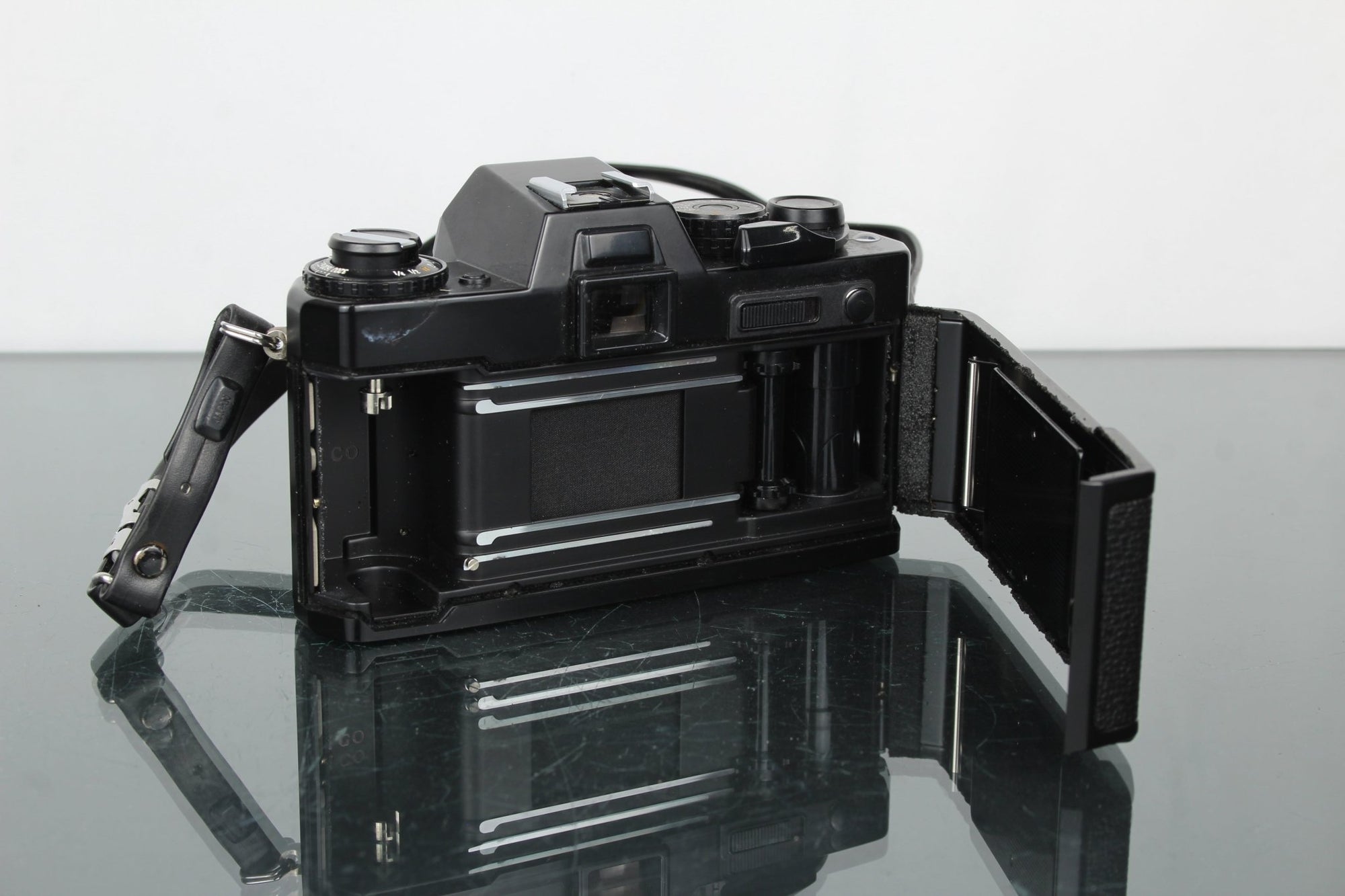 Yashica FR 1 - Dutch|Thrift