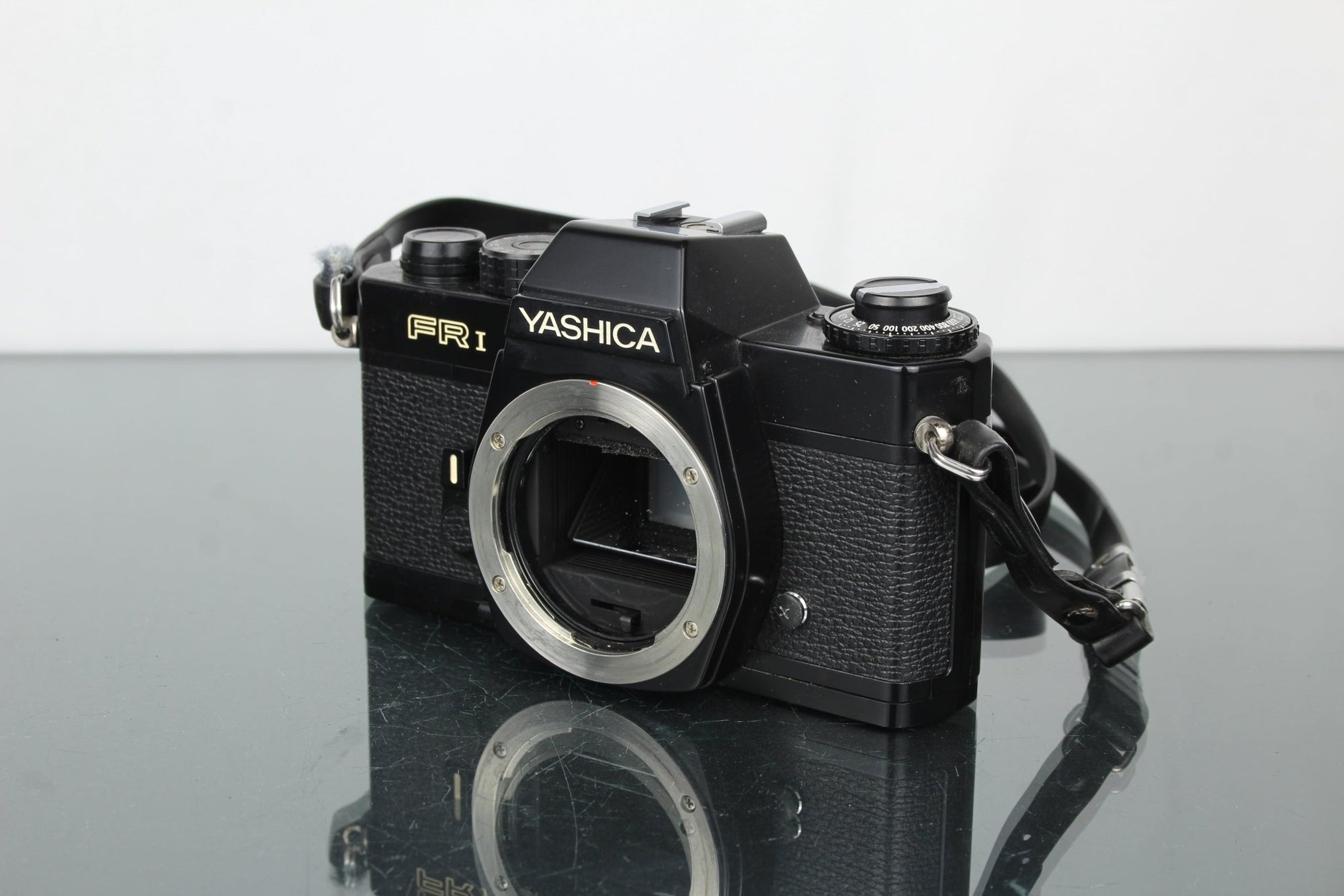 Yashica FR 1 - Dutch|Thrift