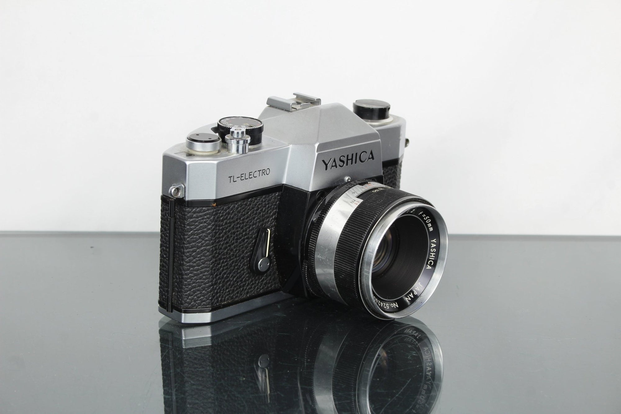 Yashica TL - ELECTRO + Yashica 50mm 1:2 - Dutch|Thrift